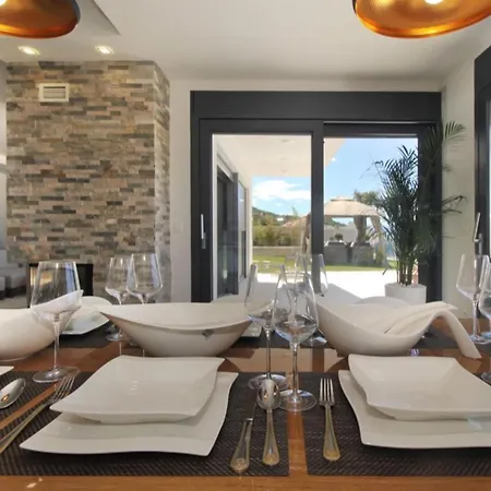 Lux Afrodita - Four Bedroom With Outdoor Pool Vila Makarská