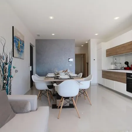 וילה Lux Afrodita - Four Bedroom With Outdoor Pool מאקרסקה