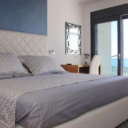 Lux Afrodita - Four Bedroom With Outdoor Pool *