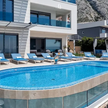 Lux Afrodita - Four Bedroom With Outdoor Pool